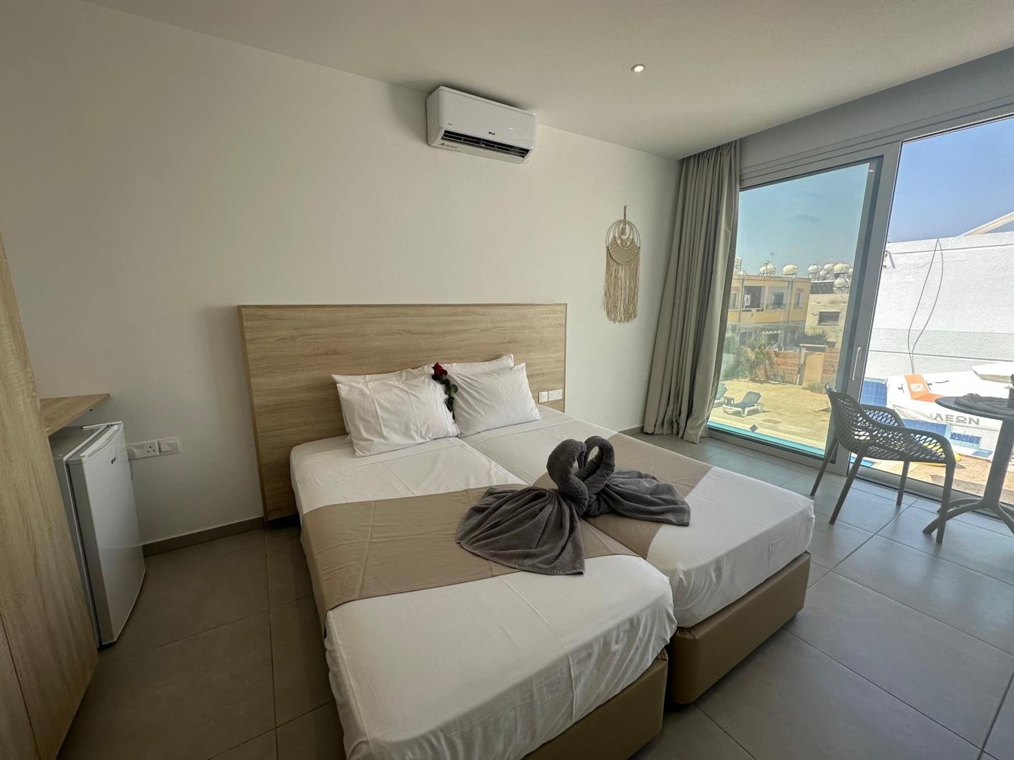 Sun Plaza Suites - Adults Only 圣纳帕 外观 照片
