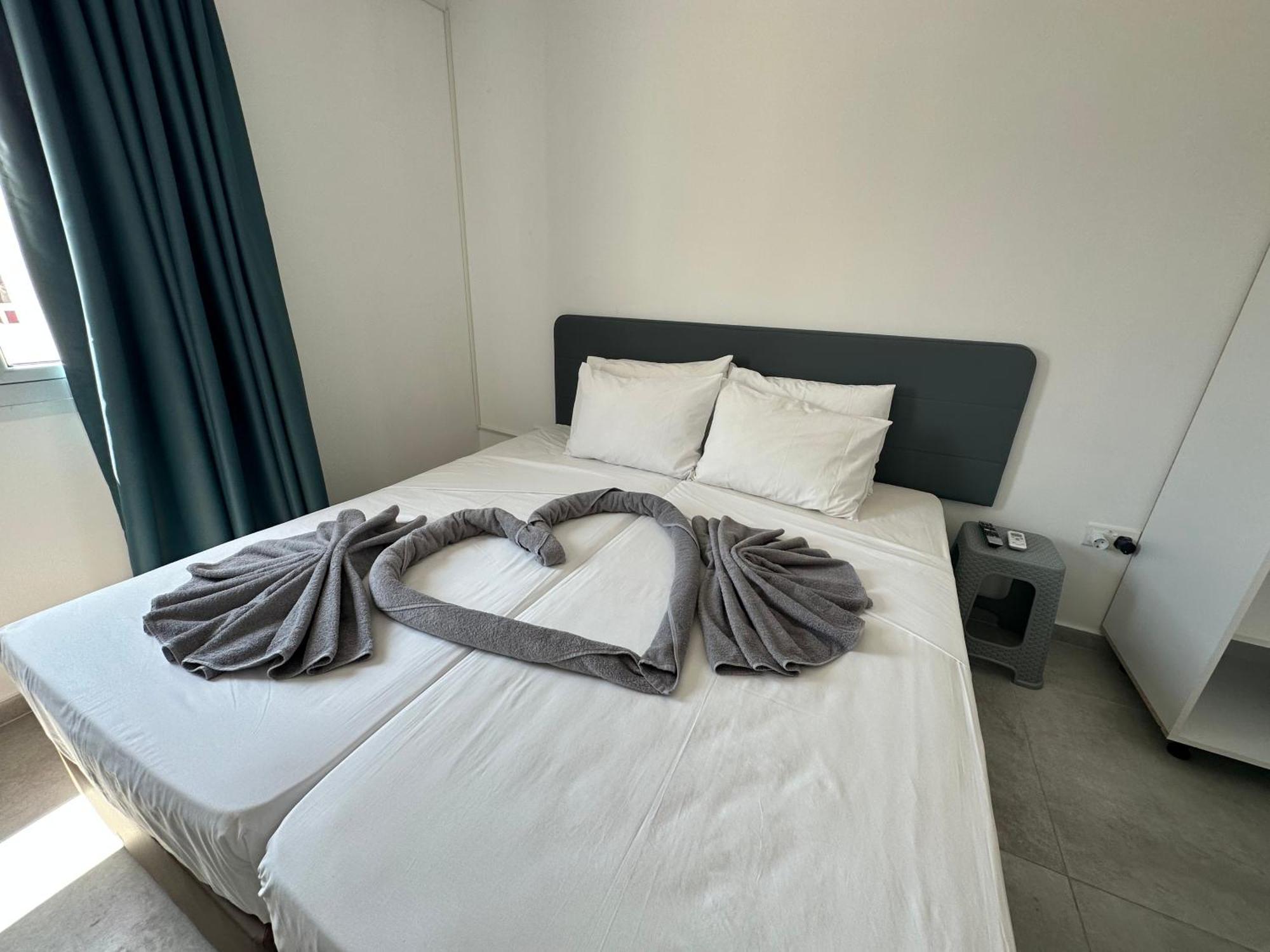 Sun Plaza Suites - Adults Only 圣纳帕 外观 照片