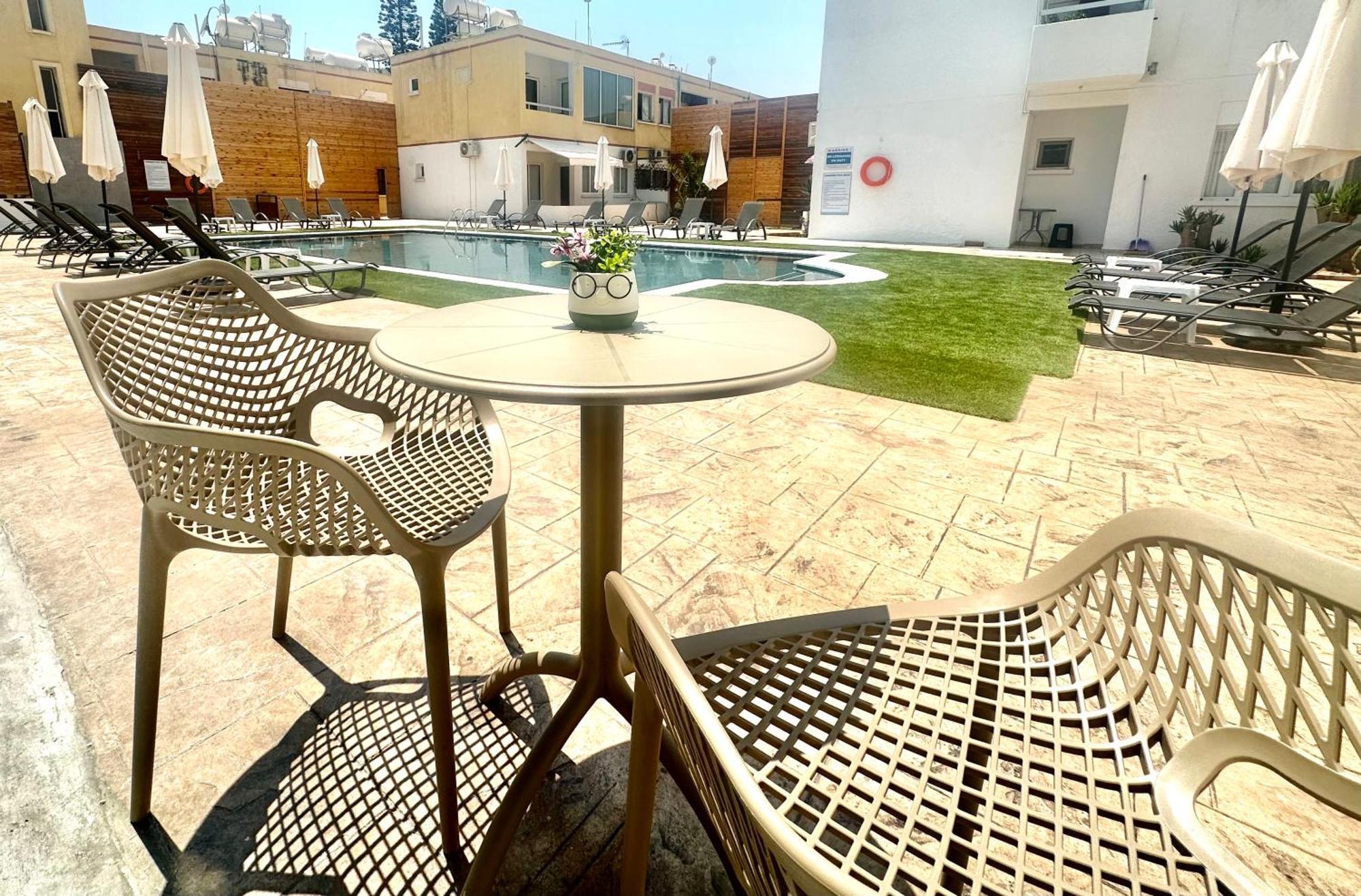 Sun Plaza Suites - Adults Only 圣纳帕 外观 照片